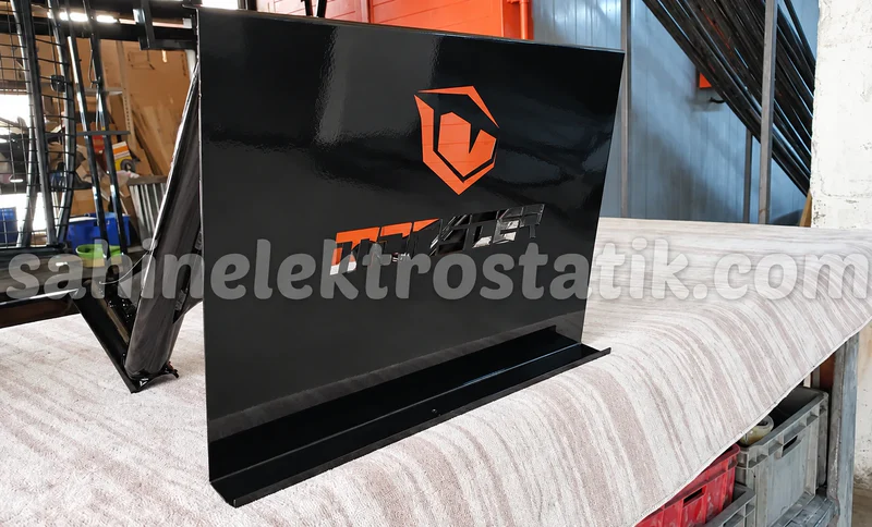 Parlak siyah toz boyalı panel